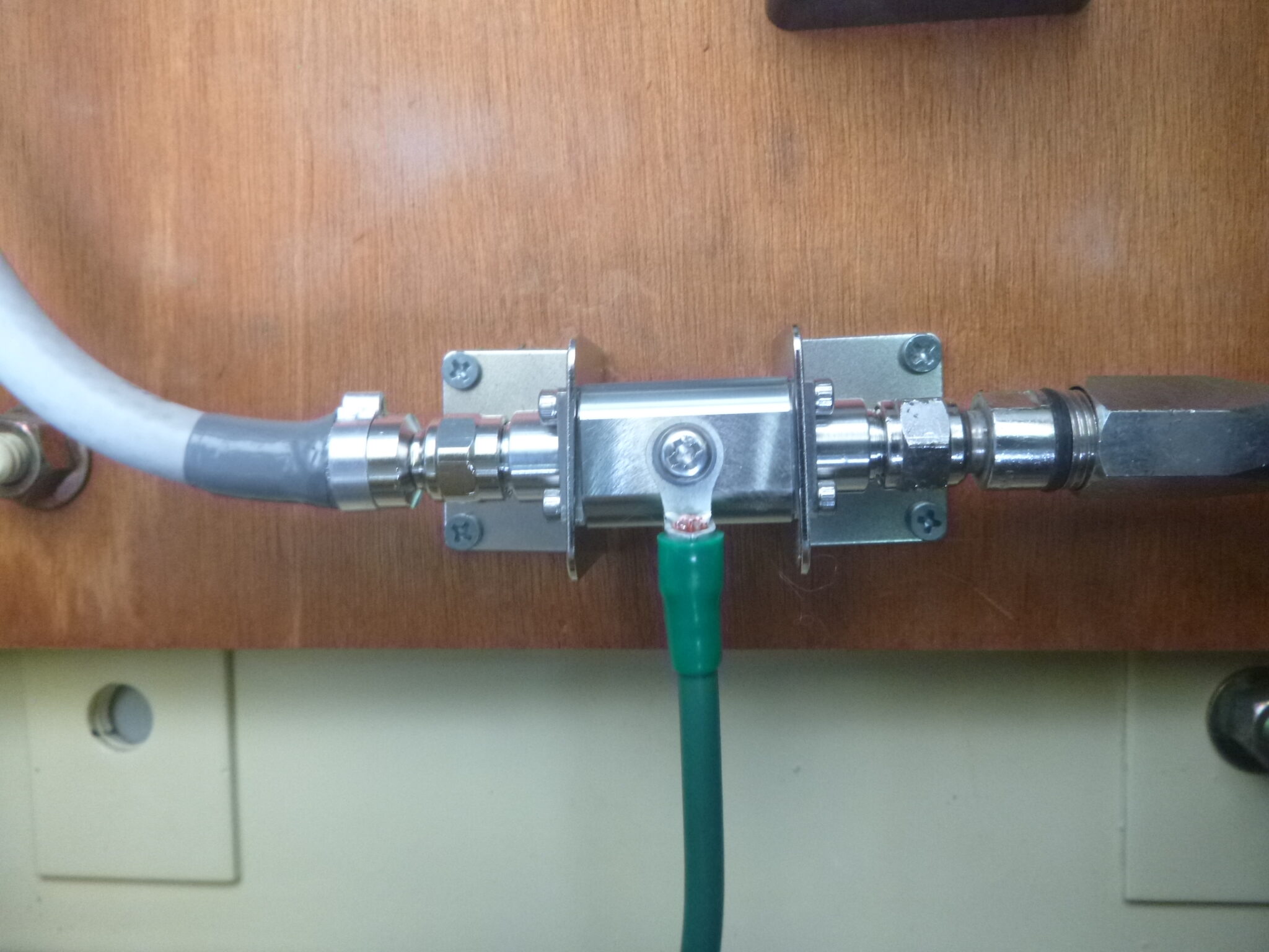 2号棟TV盤避雷器