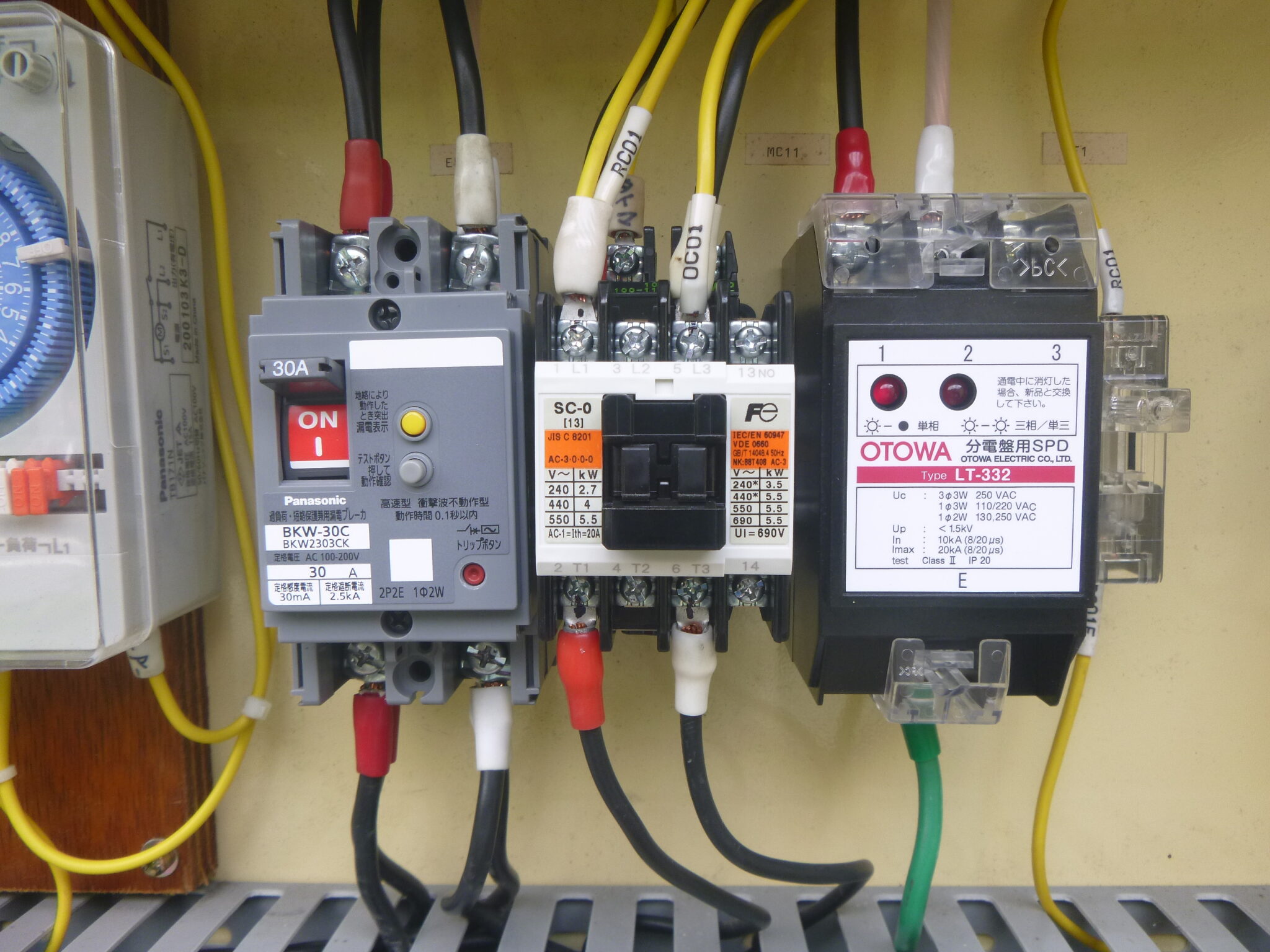 ３号棟共用盤施工後２