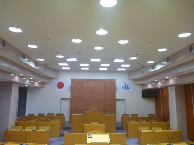 施工後_議長席側